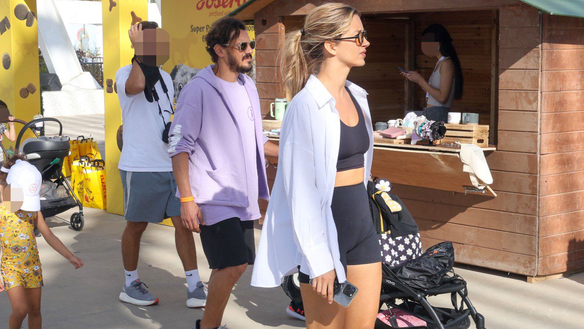 Ο Σταύρος Σβήγκος και η Γιολάντα Καλογεροπούλου με τα παιδιά τους