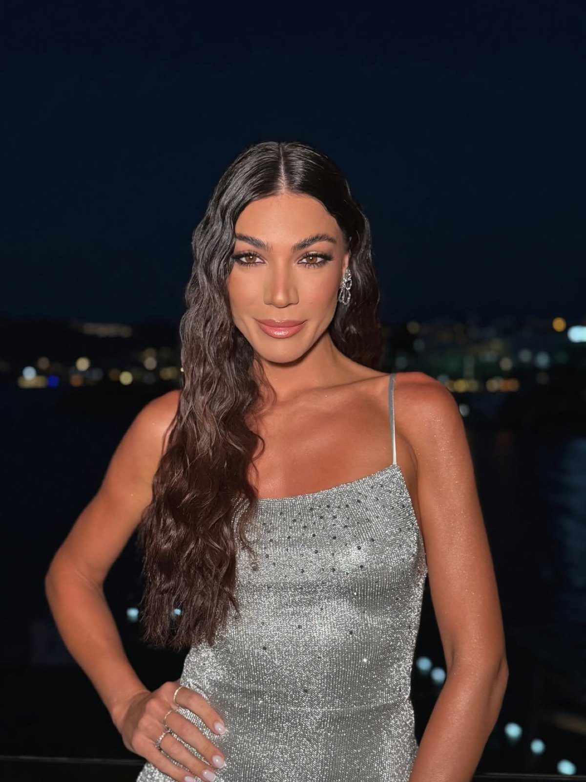 Η Ήβη Αδάμου σε βραδινή έξοδο