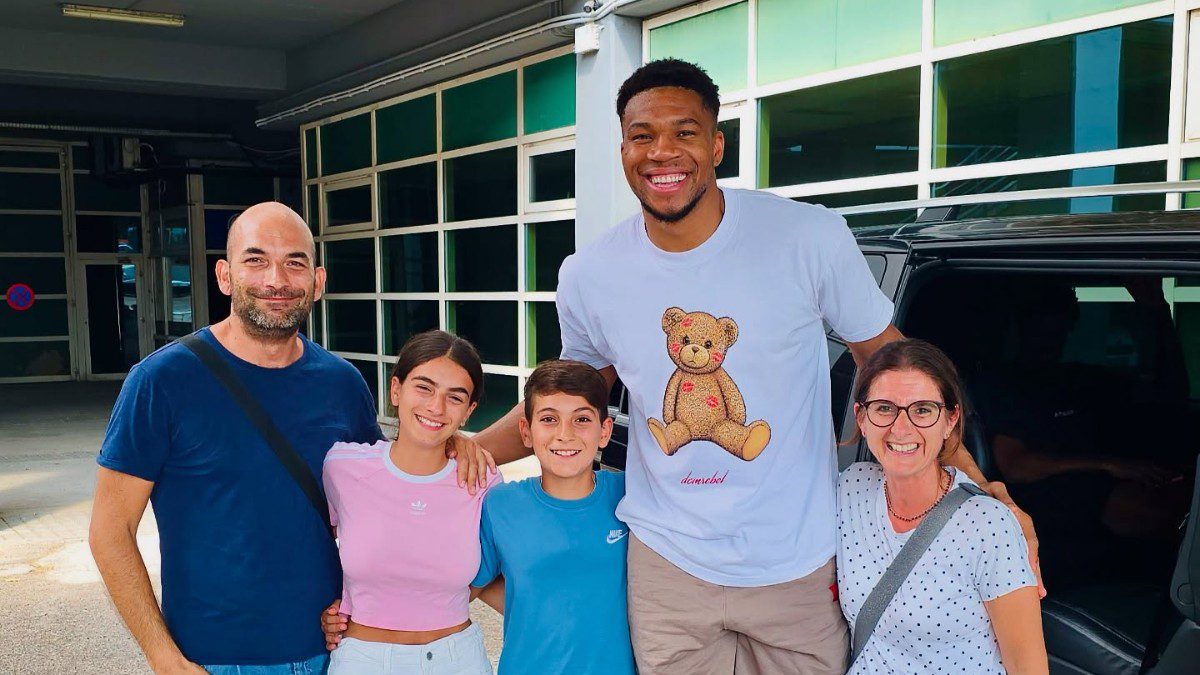 Ο Γιάννης με την οικογένεια των Ιταλών