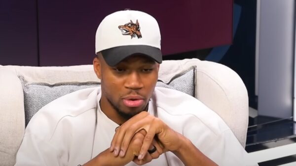 Αντετοκούνμπο: Ο θάνατος του μπαμπά του και τα δύσκολα χρόνια στην Ελλάδα- «Η εκκλησία μάς βοήθησε πάρα πολύ»