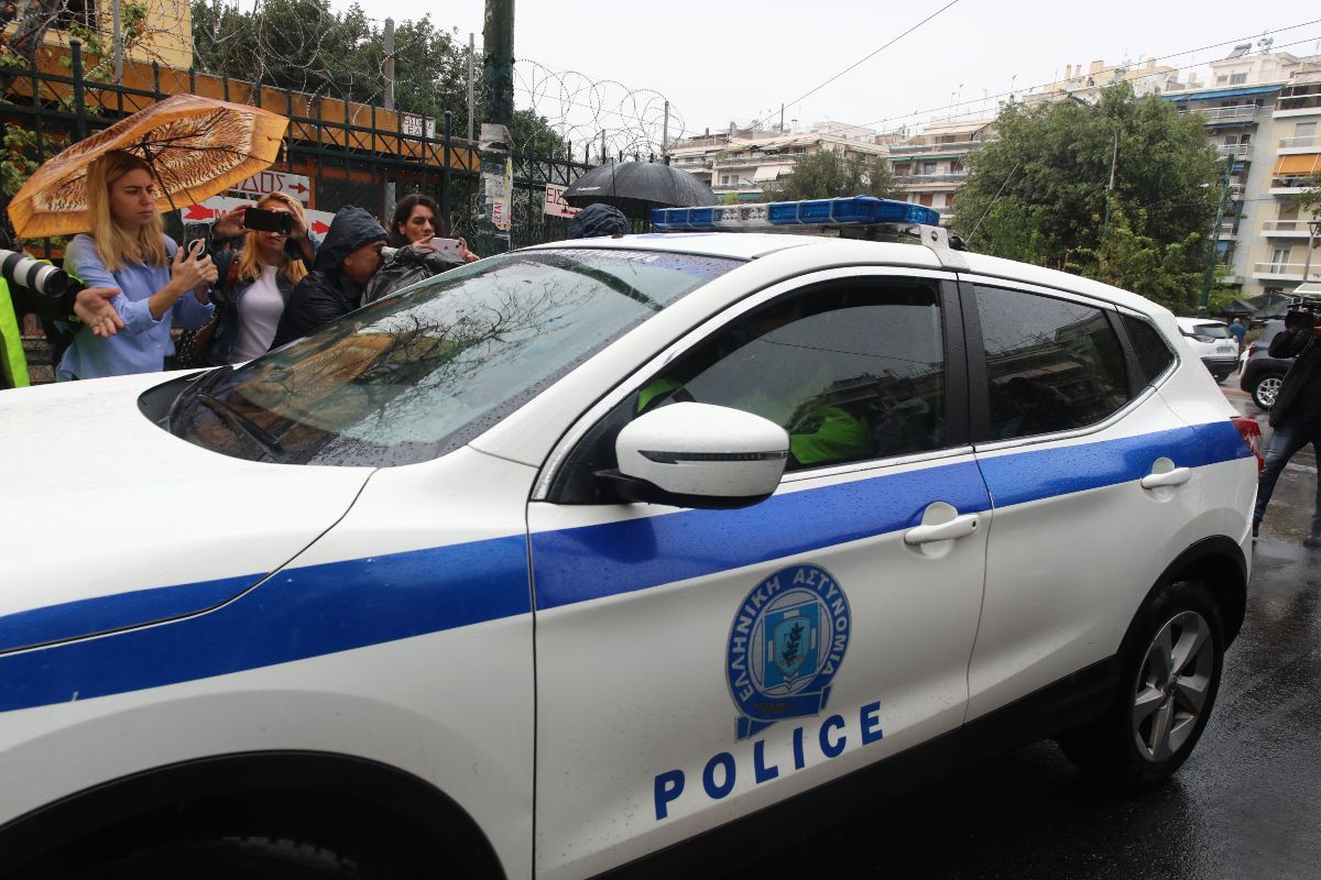 Ο Βασίλης Μπισμπίκης στην Ευελπίδων 