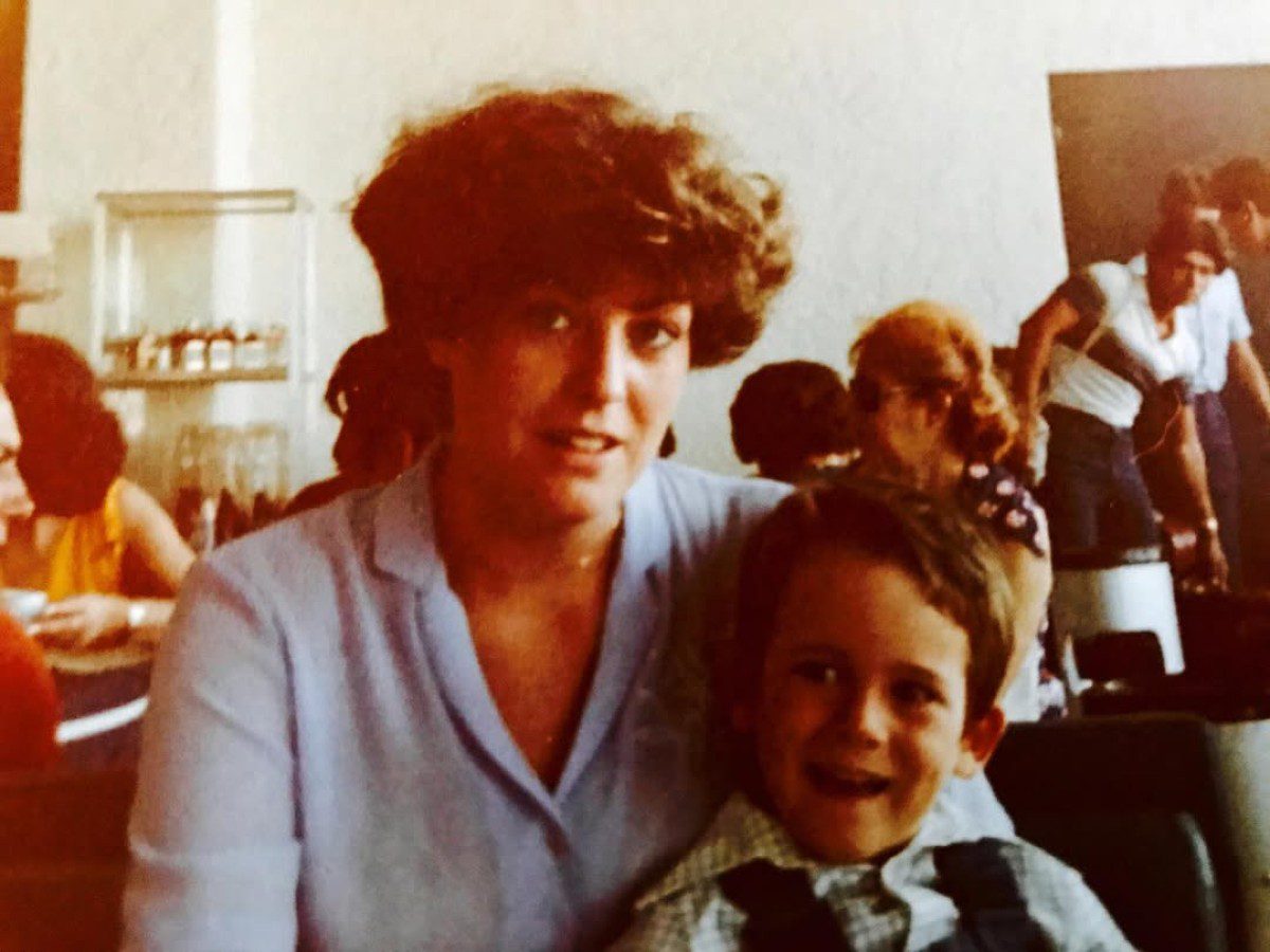 Ο Πυγμαλίων Δαδακαρίδης με τη μητέρα