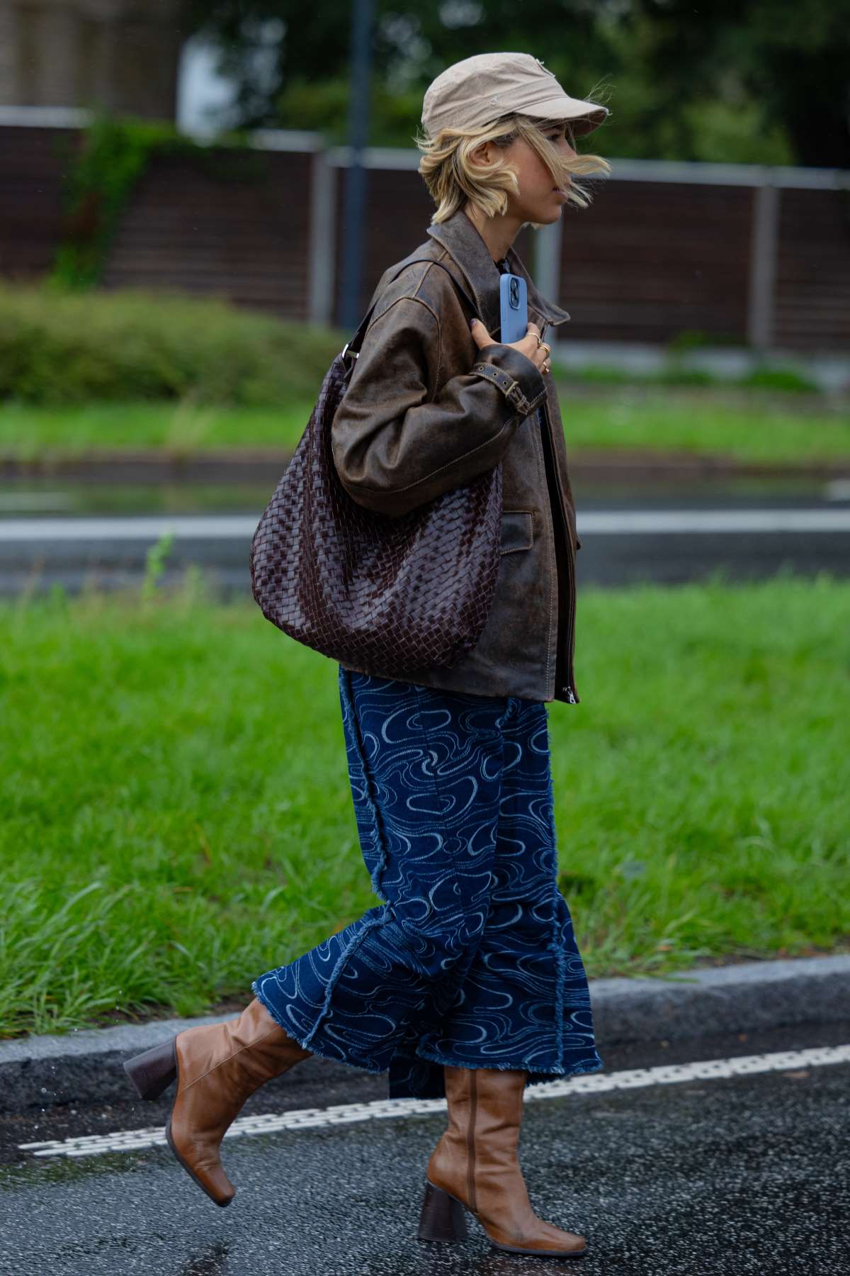 Η τζιν φούστα στο street style