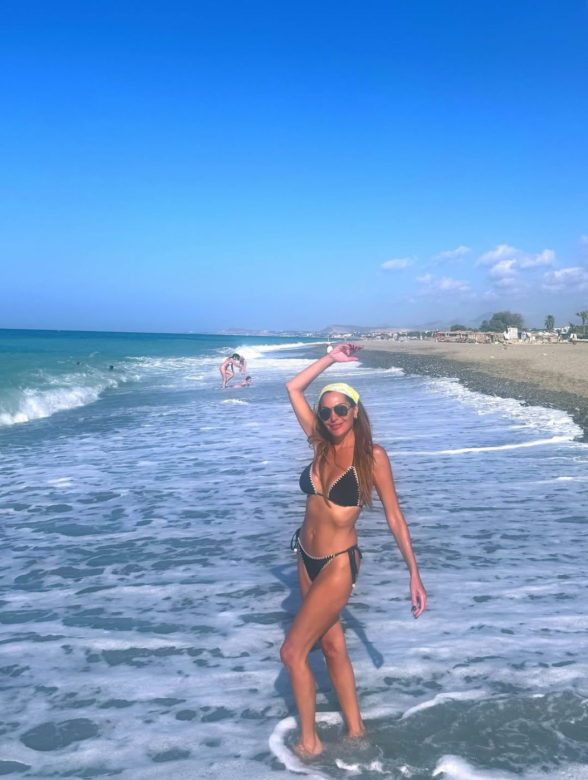 H Δέσποινα Βανδή και ο Βασίλης Μπισμπίκης στην Κρήτη