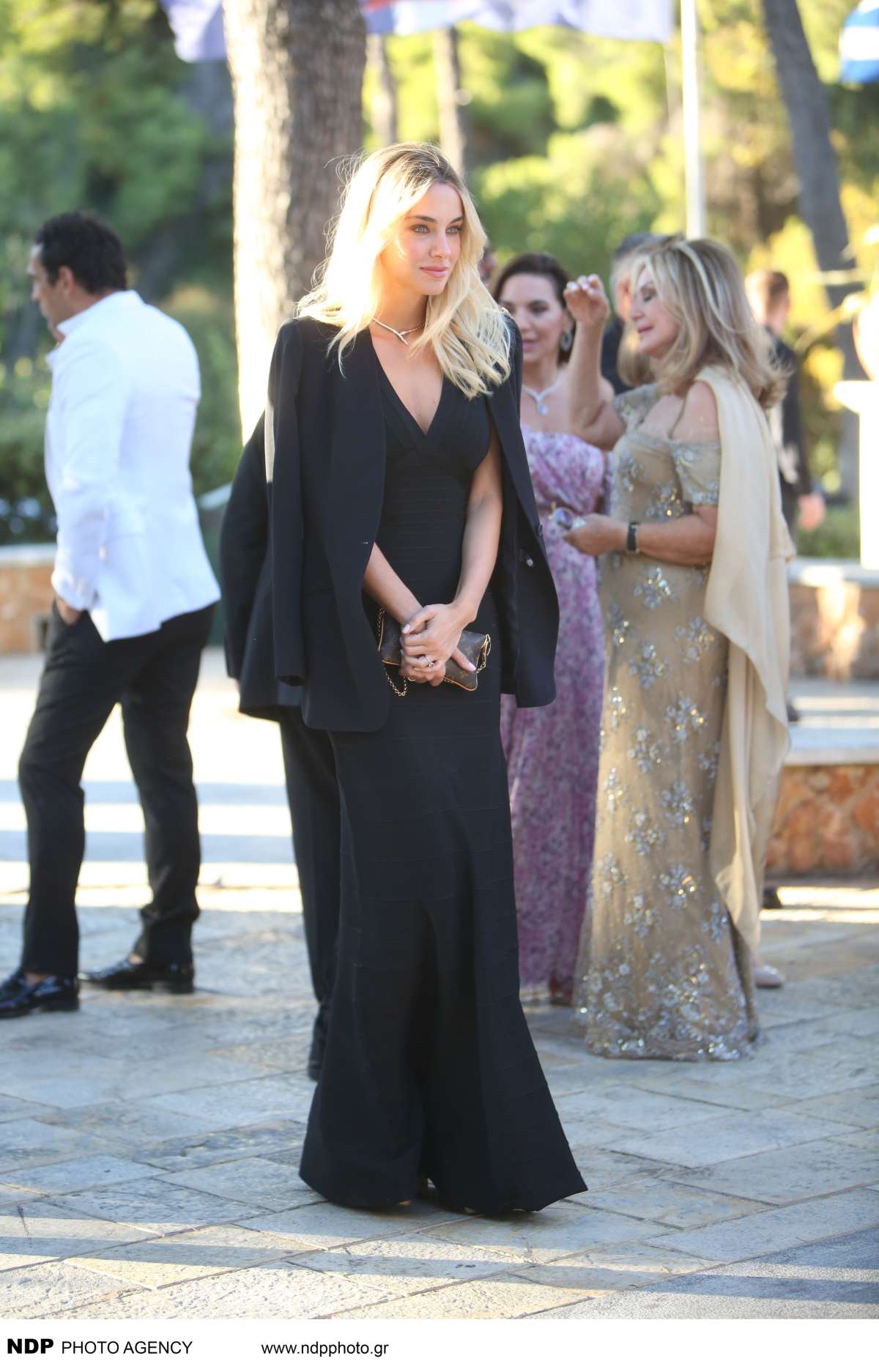 Η Δούκισσα Νομικού στο γάμο του Παύλου Βαδινογιάννη και της Κατερίνας Μπιρμπίλη