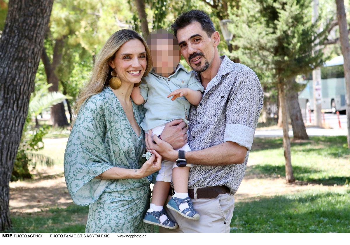 Μαρία Ένεζλη με τον σύζυγο και τον γιό της