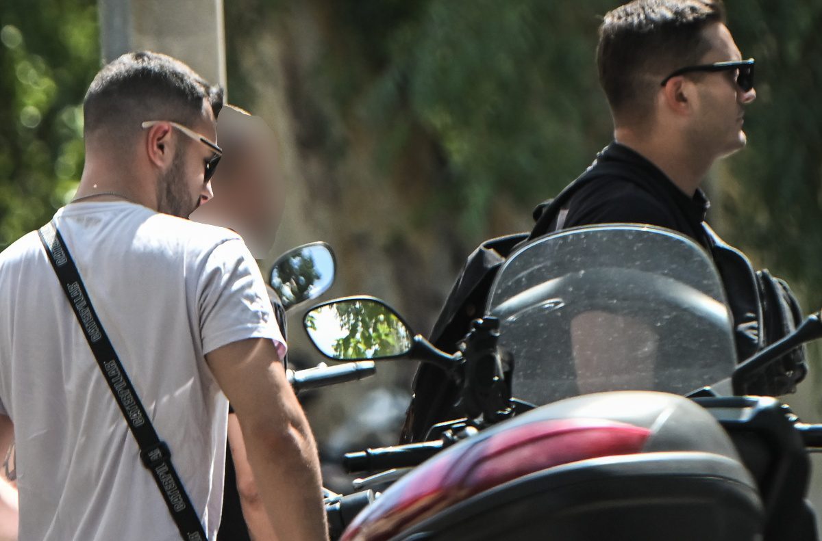 Ο Γιάννης Μάλαμας έξω από το γραφείο του εισαγγελέα