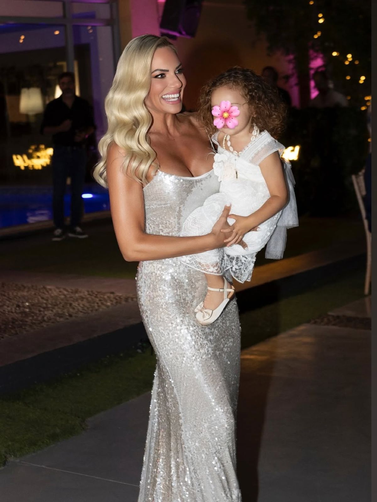 Η ανάρτηση της Ιωάννας Μαλέσκου από την βάπτιση της κόρης της