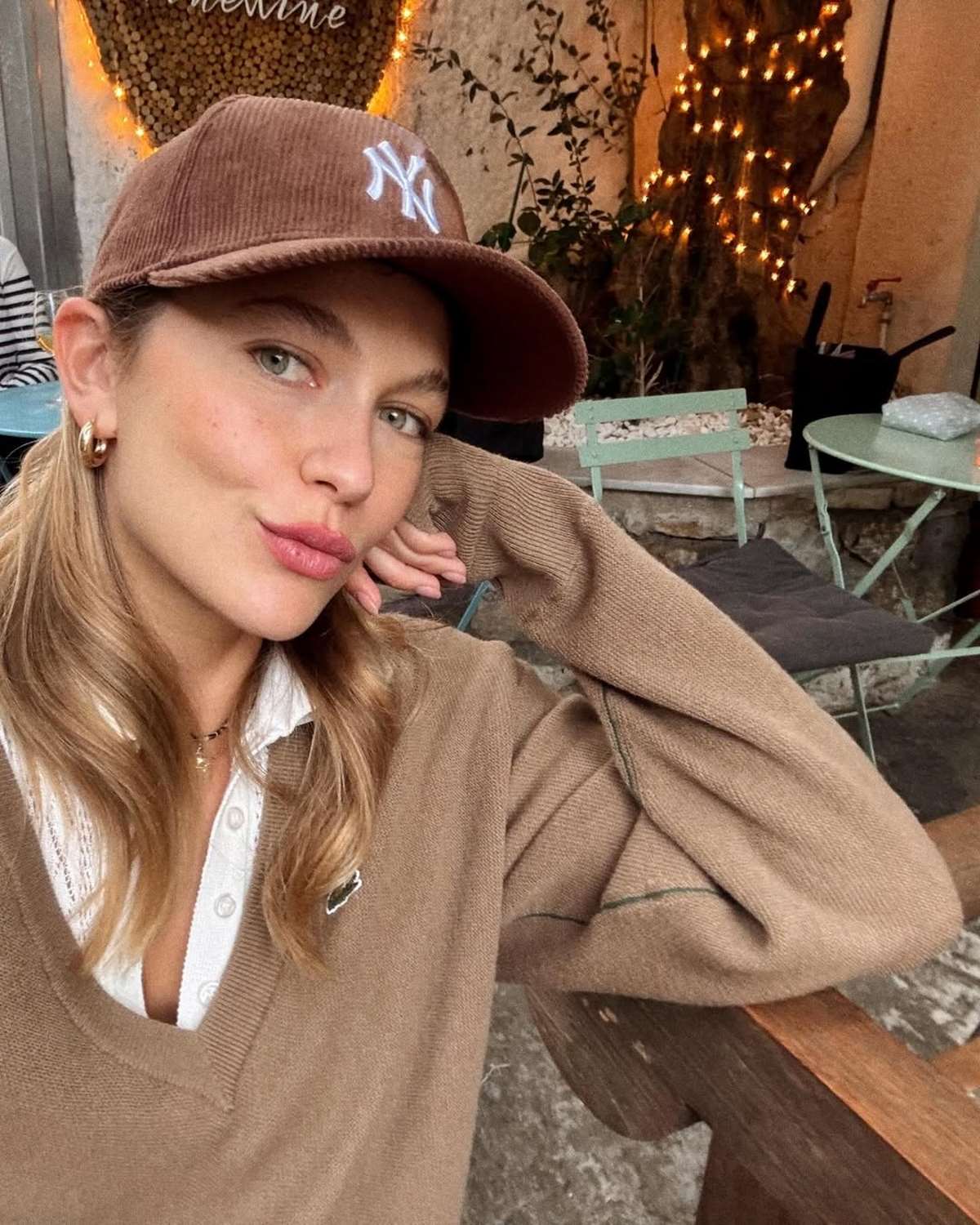 H Κλέλια Ανδριολάτου με casual look