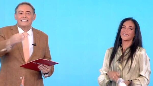 Κοινωνία ώρα Mega