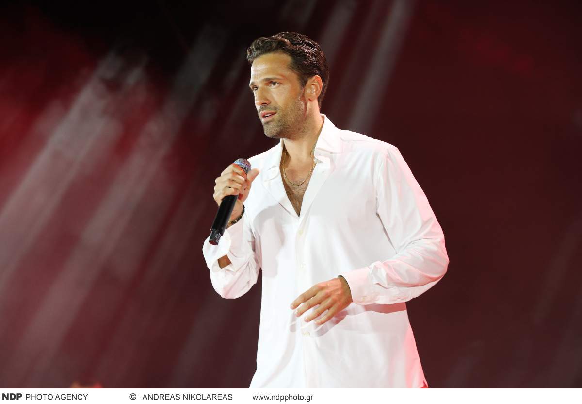 Η Αλεξάνδρα Νίκα και ο Κωνσταντίνος Αργυρός στο Καλλιμάρμαρο για την αφιερωματική νύχτα στον Στέλιο Καζαντζίδη