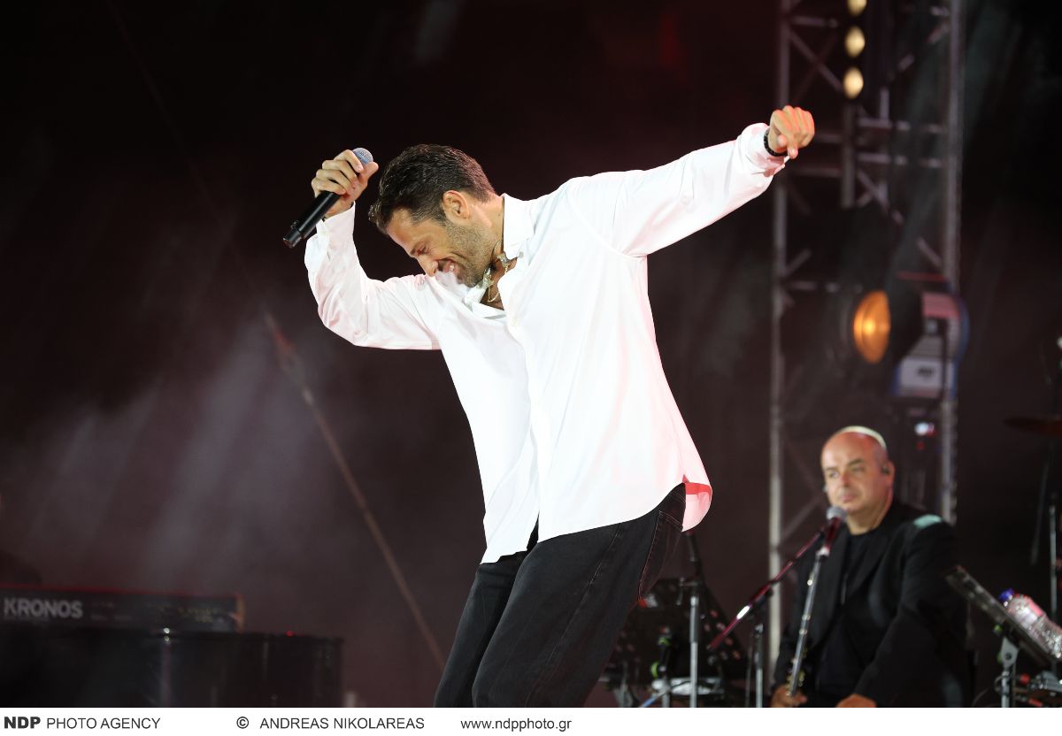 Η Αλεξάνδρα Νίκα και ο Κωνσταντίνος Αργυρός στο Καλλιμάρμαρο για την αφιερωματική νύχτα στον Στέλιο Καζαντζίδη