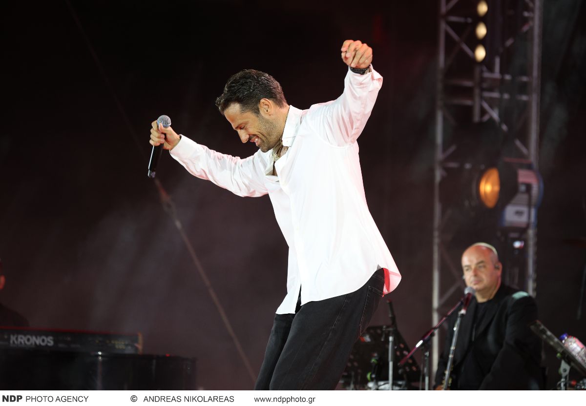 Η Αλεξάνδρα Νίκα και ο Κωνσταντίνος Αργυρός στο Καλλιμάρμαρο για την αφιερωματική νύχτα στον Στέλιο Καζαντζίδη