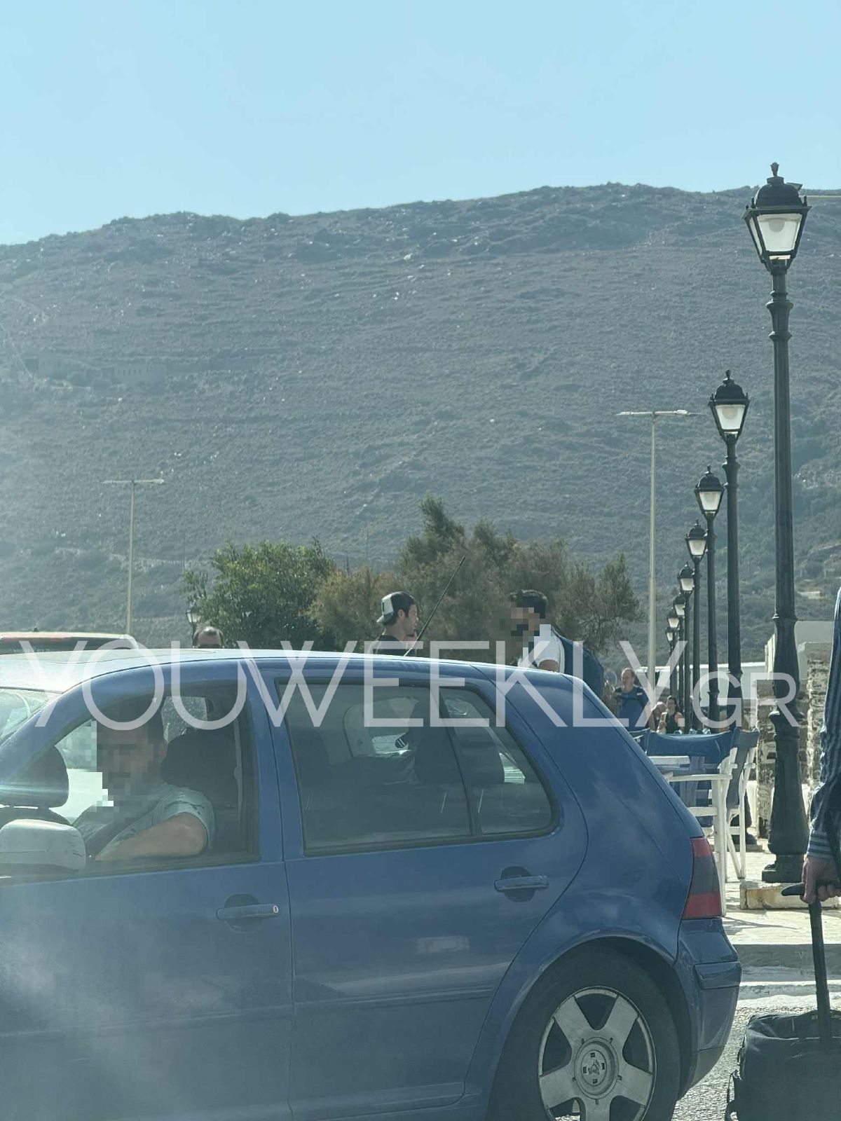 Ο Άγγελος Λάτσιος με φίλο του στο λιμάνι της Άνδρου