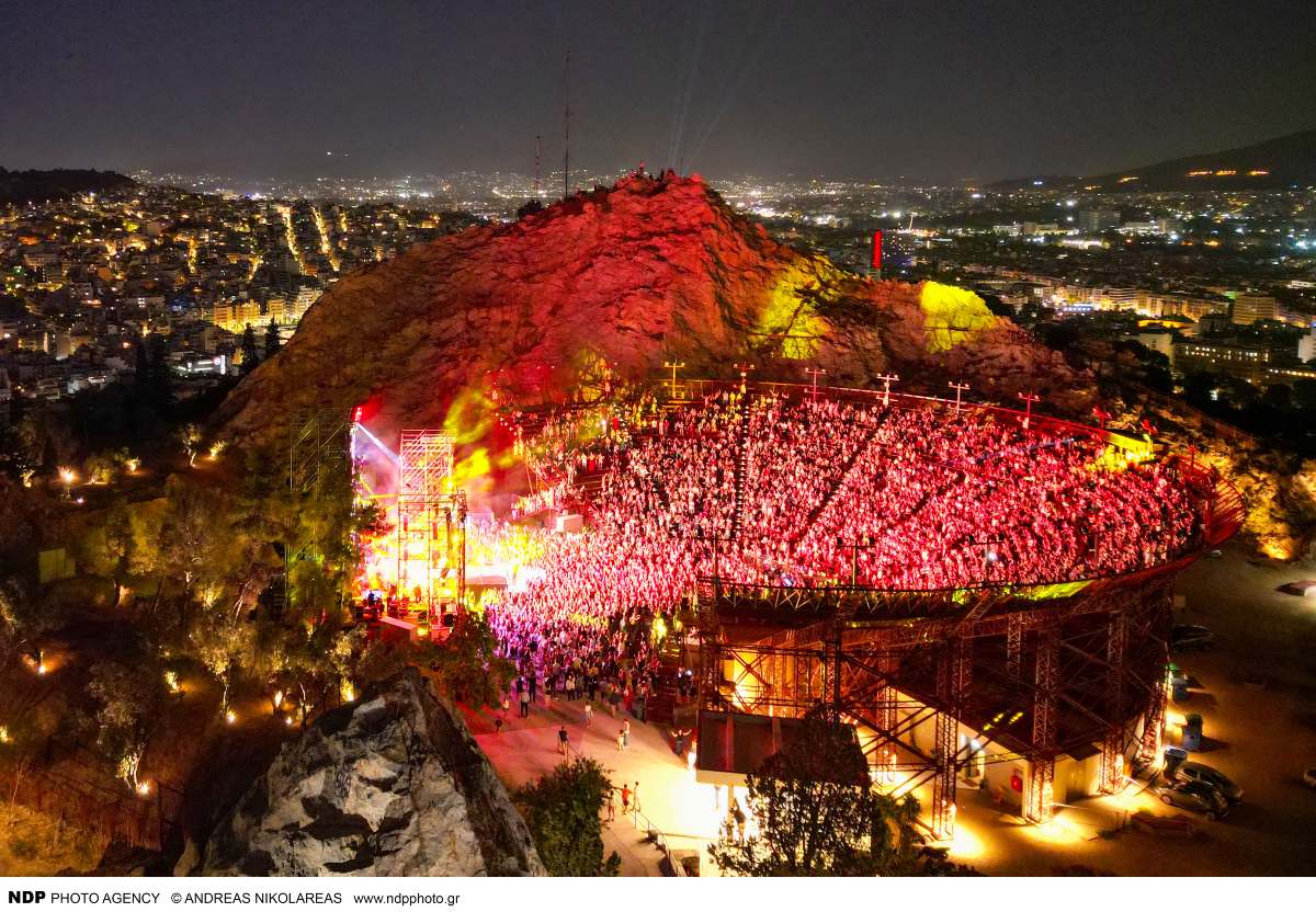 Η συναυλία του Σάκη Ρουβά στο Λυκαβηττό