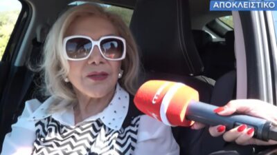 Η Λίτσα Πατέρα στο αυτοκίνητό της