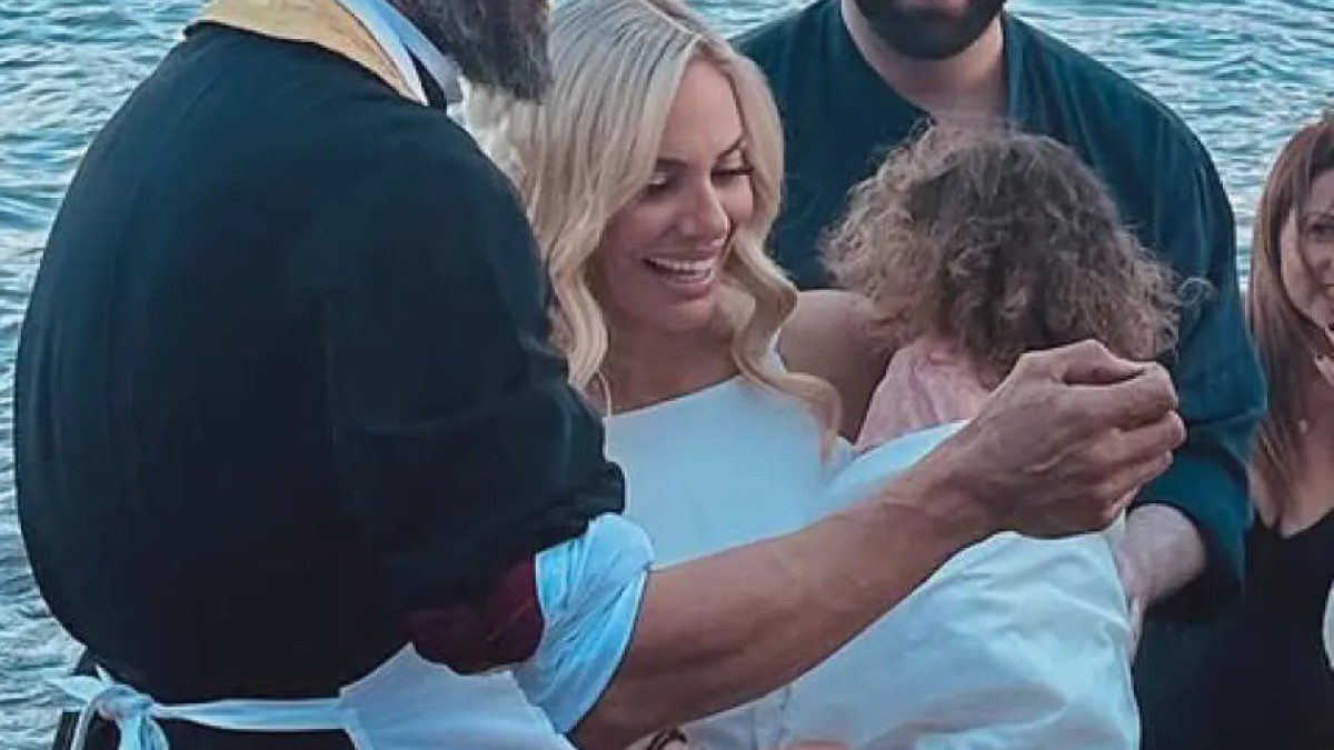 Η Ιωάννα Μαλέσκου βάφτισε την κόρη της