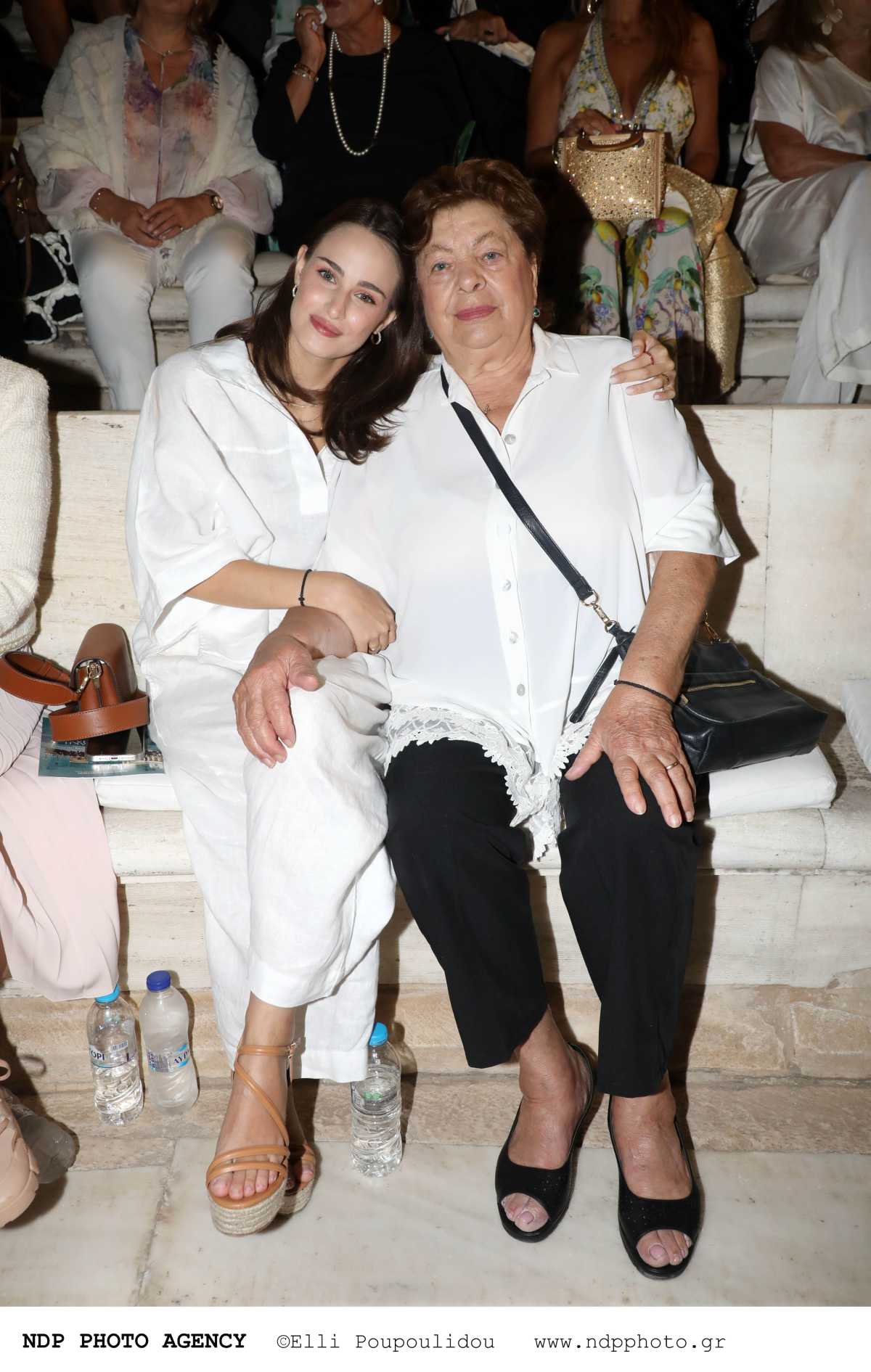 Η Μαρία Βοσκοπούλου μαζί με την γιαγιά της, Μαρία Γκερέκου, στο Ηρώδειο