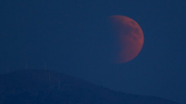το ματωμένο φεγγάρι