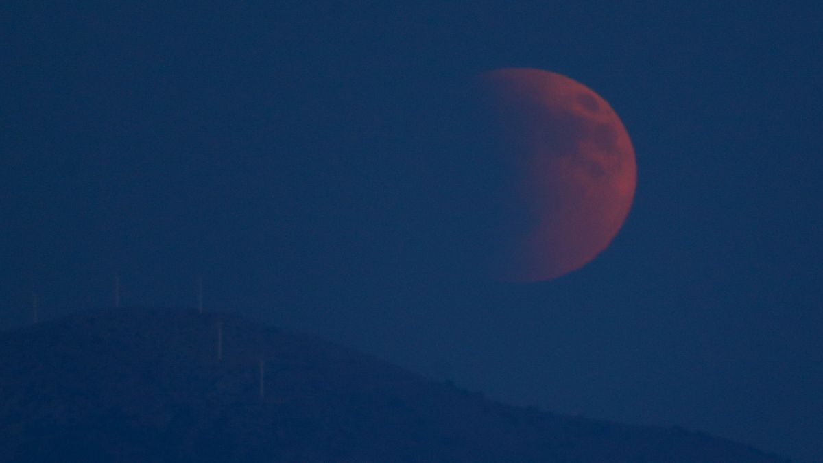 το ματωμένο φεγγάρι