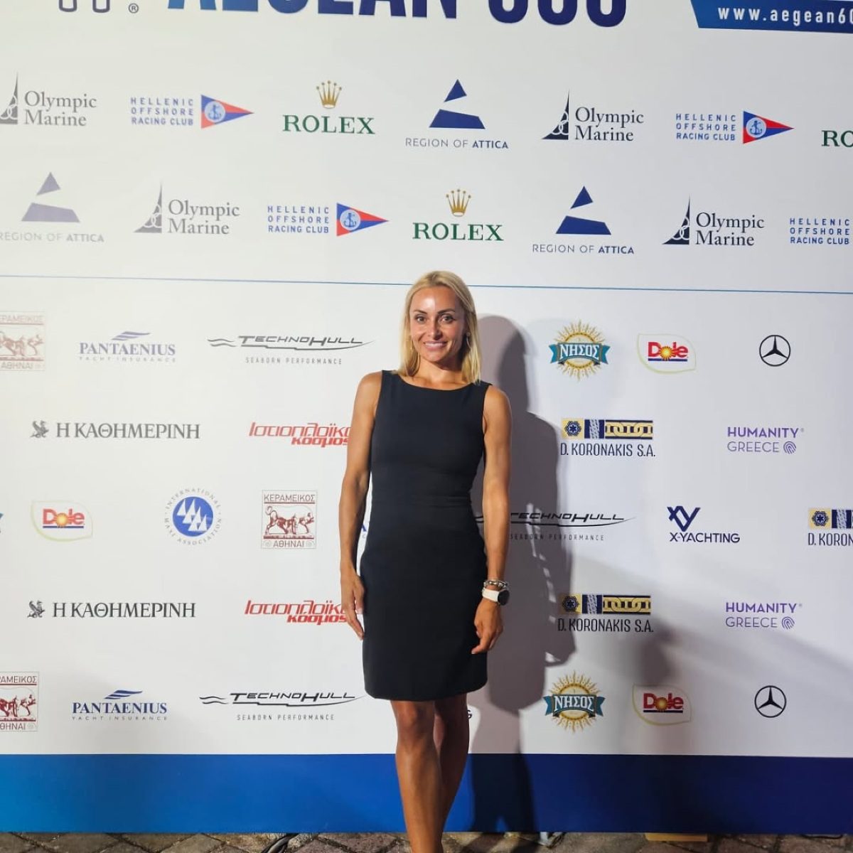 Η Βασιλική Μιλλούση με μαύρο φόρεμα