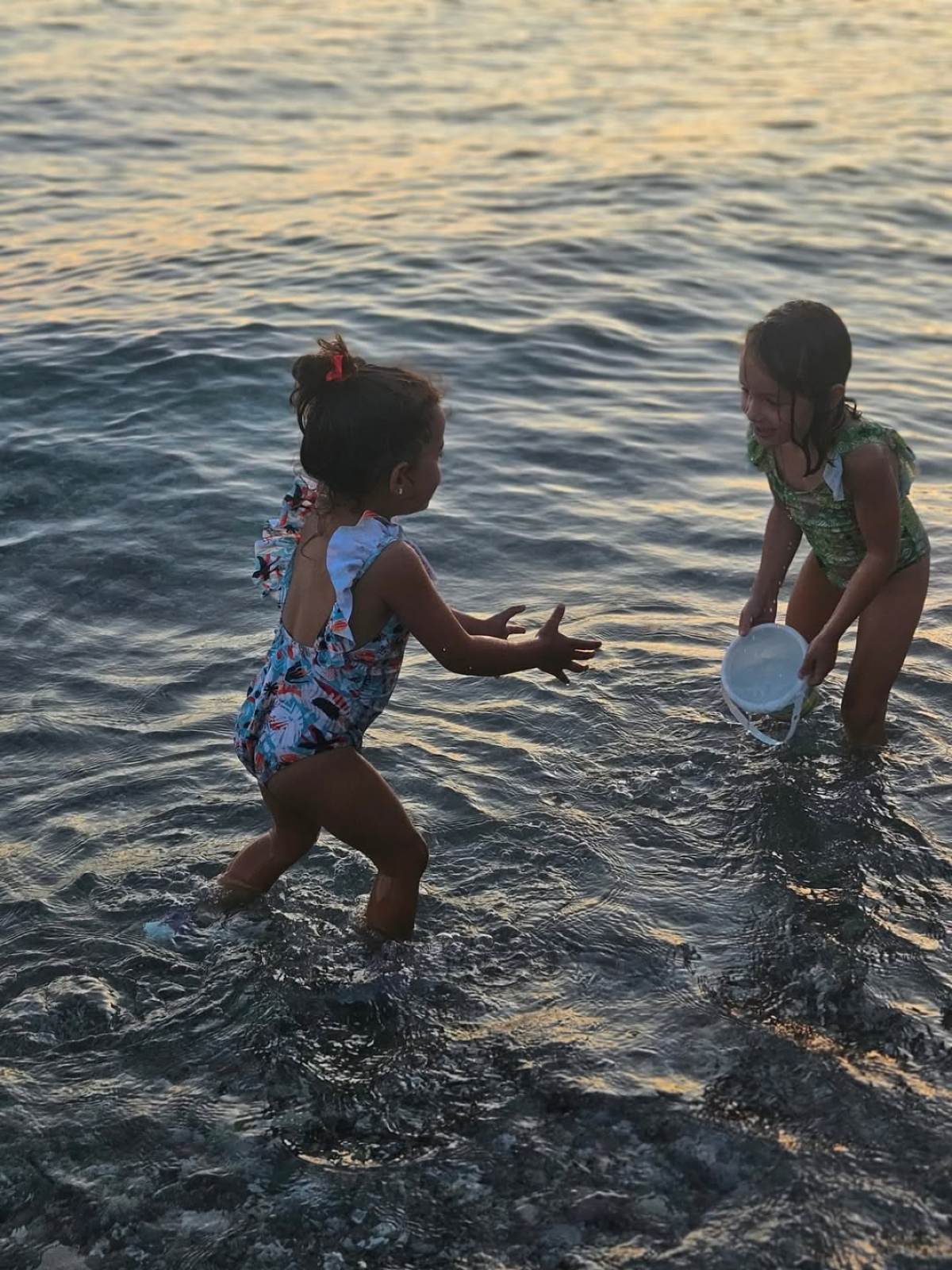 Βασιλική Μιλλούση: Ο Αύγουστος με τον Λευτέρη Πετρούνια και τις κόρες τους μέσα από φωτογραφίες