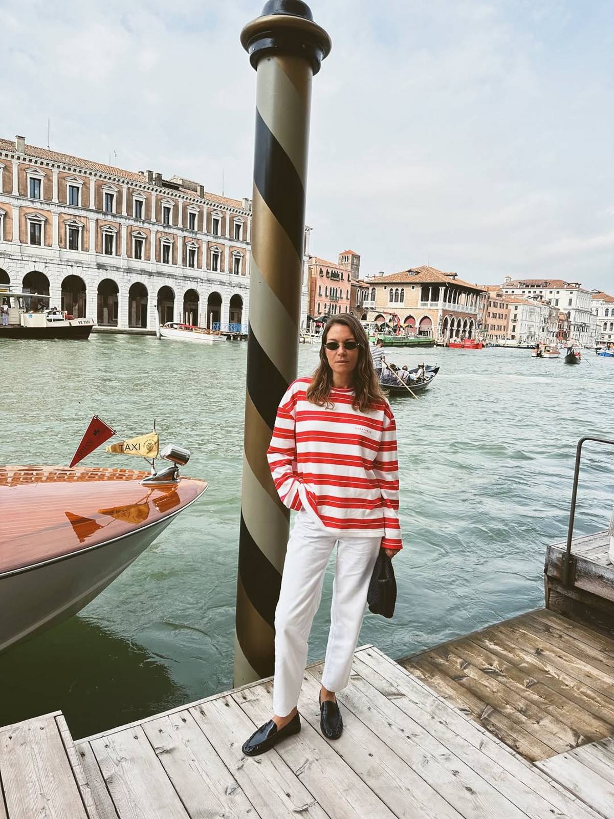 Η Βίκυ Καγιά φοράει τάσεις