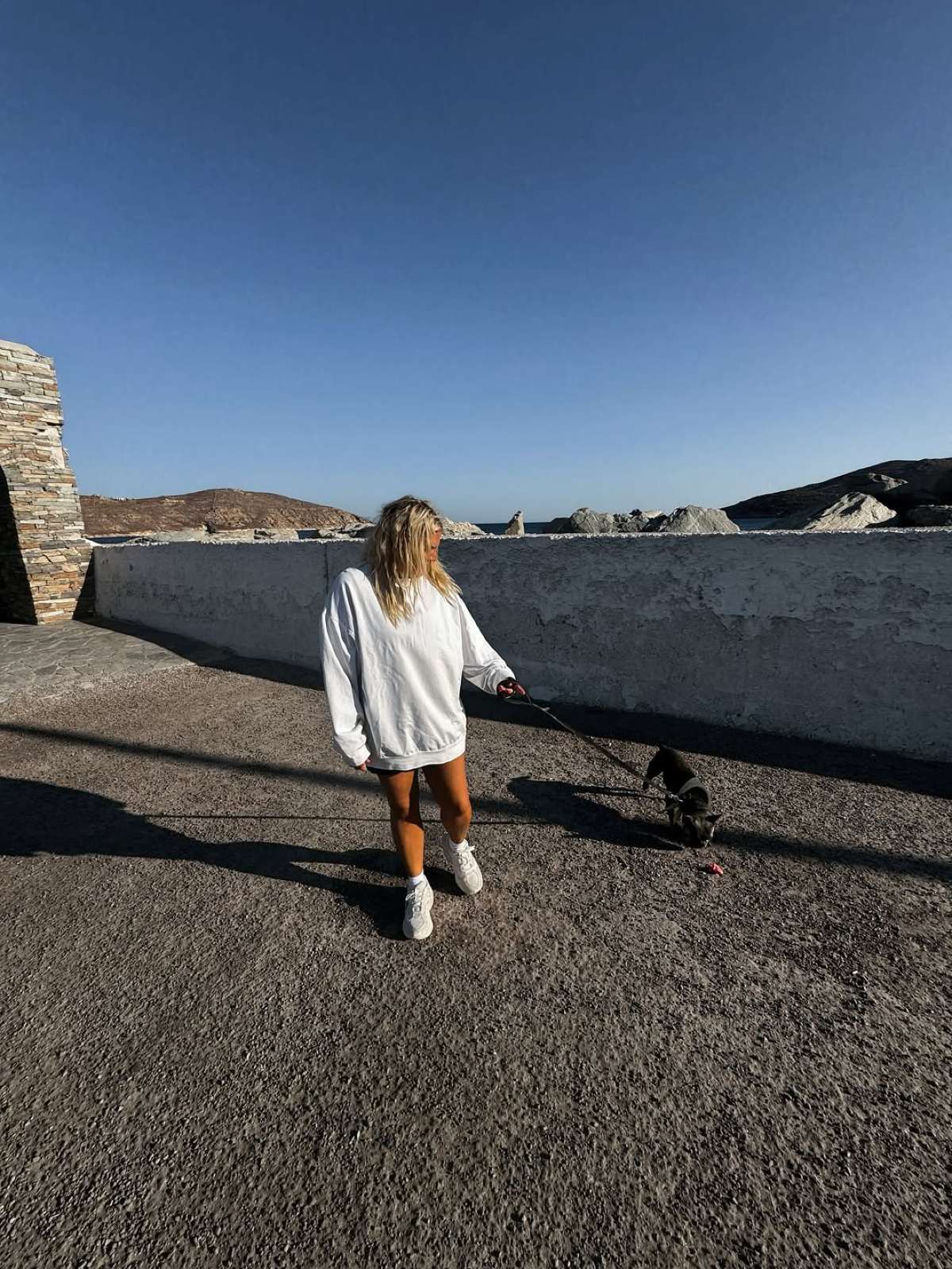 Η Δανάη Μπάρκα στο λιμάνι της Σερίφου