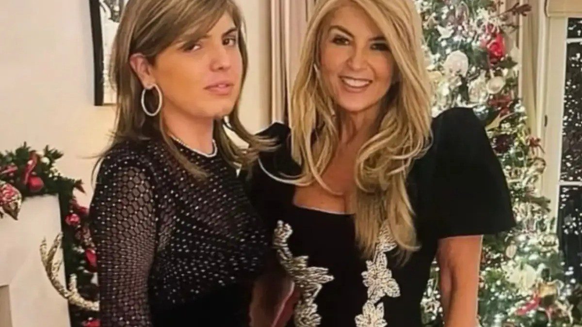 Μπέσσυ Λαιμού με την κόρη