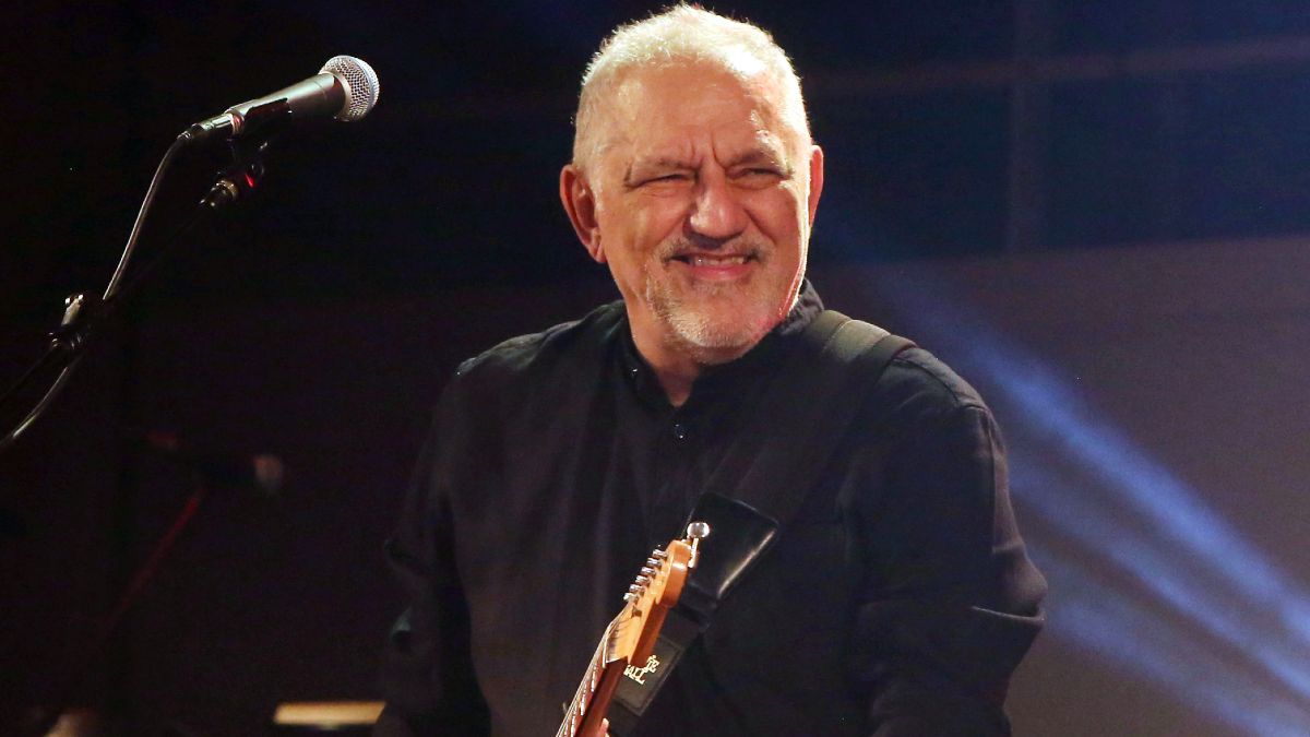 Ο Νίκος Πορτοκάλογλου σε συναυλία του