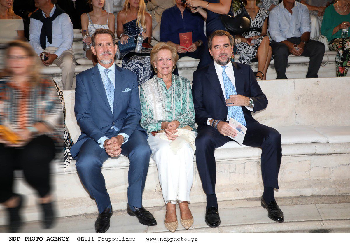 Ο Παύλος και ο Νικόλαος Ντε Γκρες με την μητέρα τους, Άννα Μαρία, στο Ηρώδειο