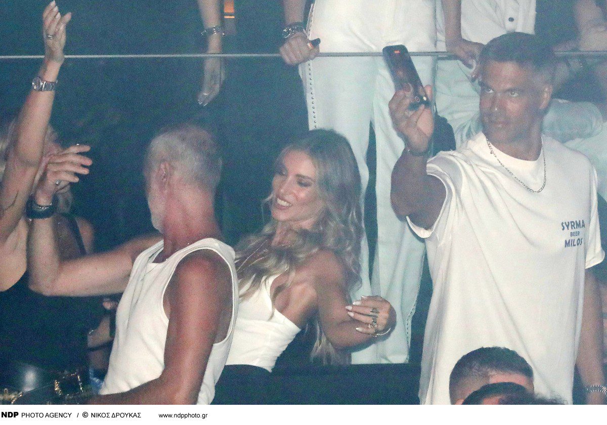 Ο Μπρούνο Τσερέλα και η Αθηνά Οικονομάκου σε κλαμπ της Αθήνας, με την ηθοποιό να χορεύει