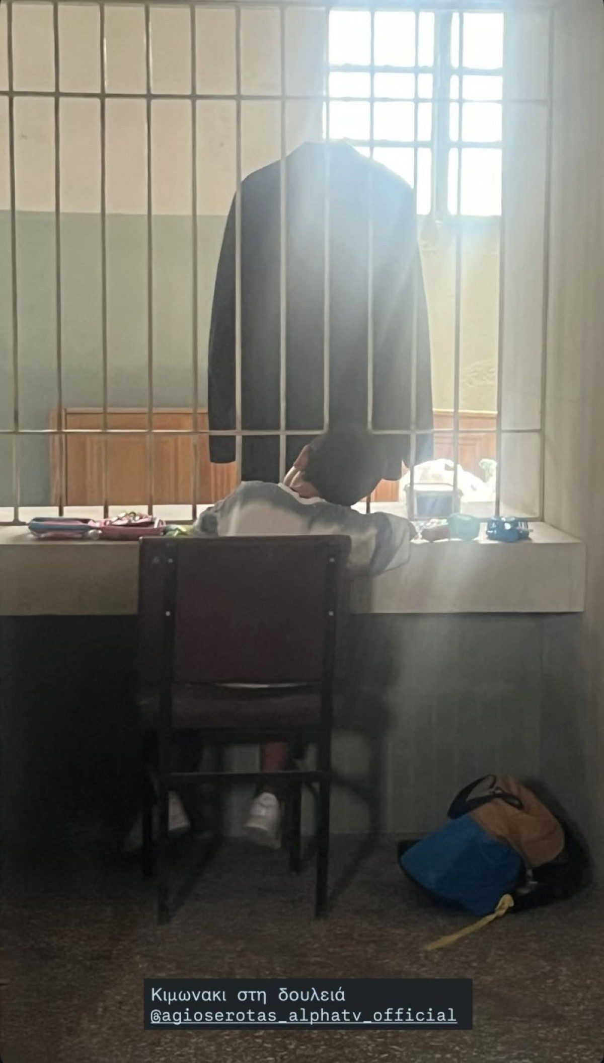 Ο γιος της Κατερίνας Παπουτσάκη, Κίμωνας, στα γυρίσματα του Άγιου έρωτα