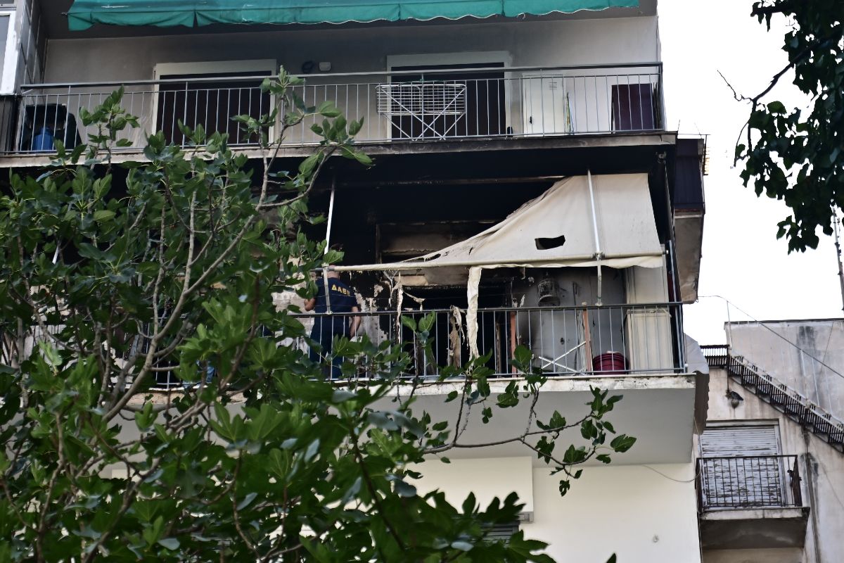 Ο Πέτρος Φιλιππίδης μετά την πυρκαγιά στο σπίτι του