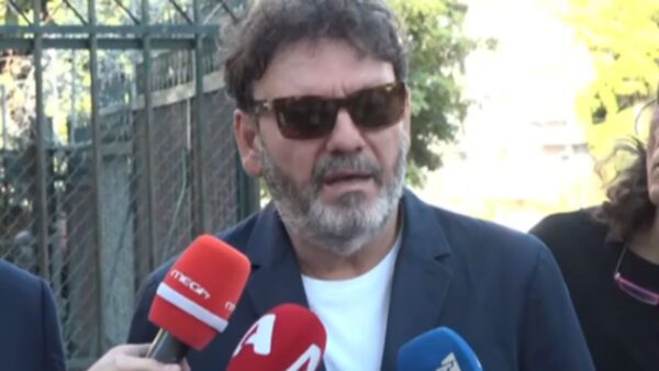 Ο Στάθης Αγγελόπουλος έξω από τα δικαστήρια