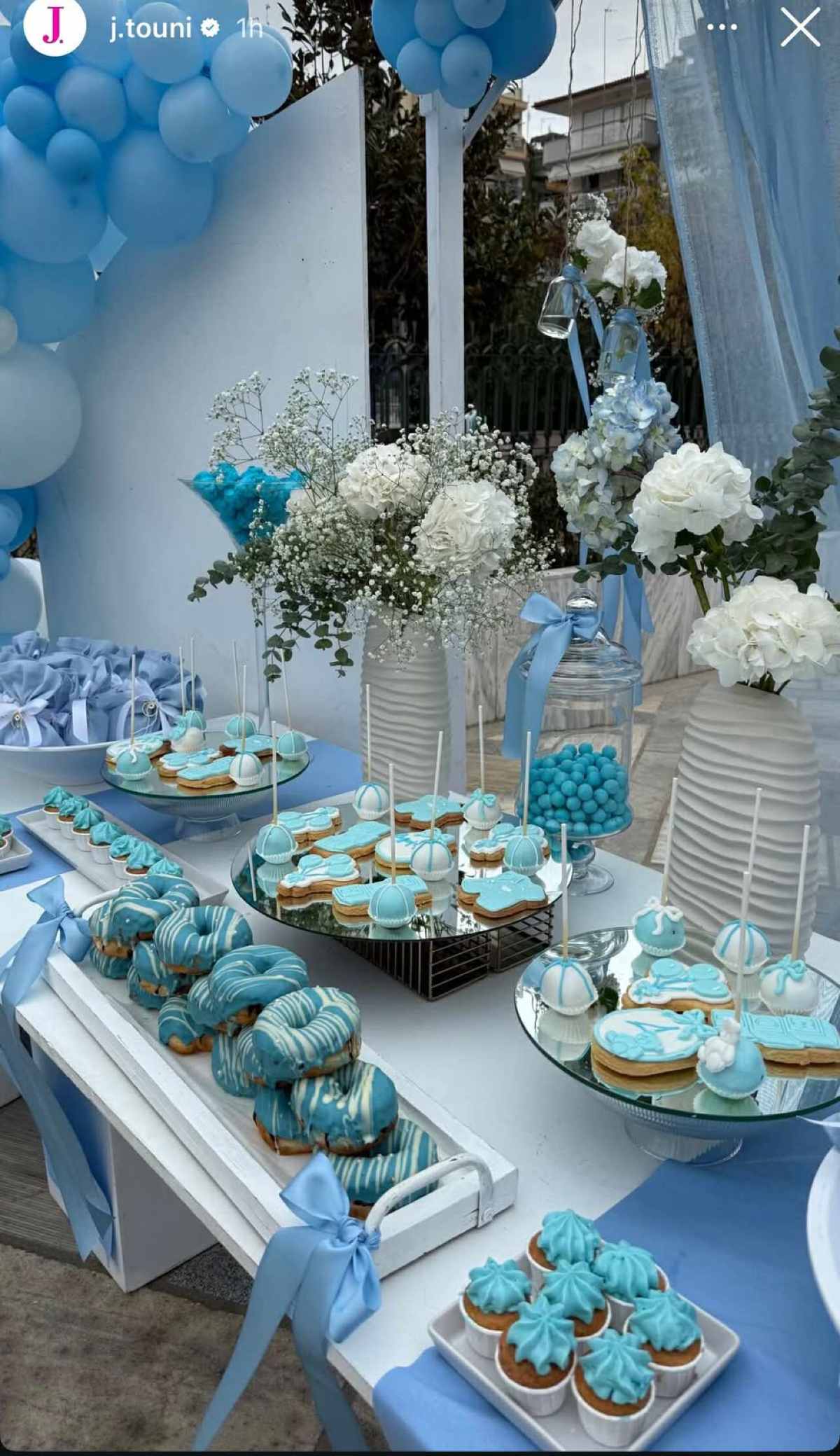 Ιωάννα Τούνη: Σε βάφτιση με τον γιο της - Ντυμένος σαν γαμπρούλης ο Πάρης (Φωτογραφίες)