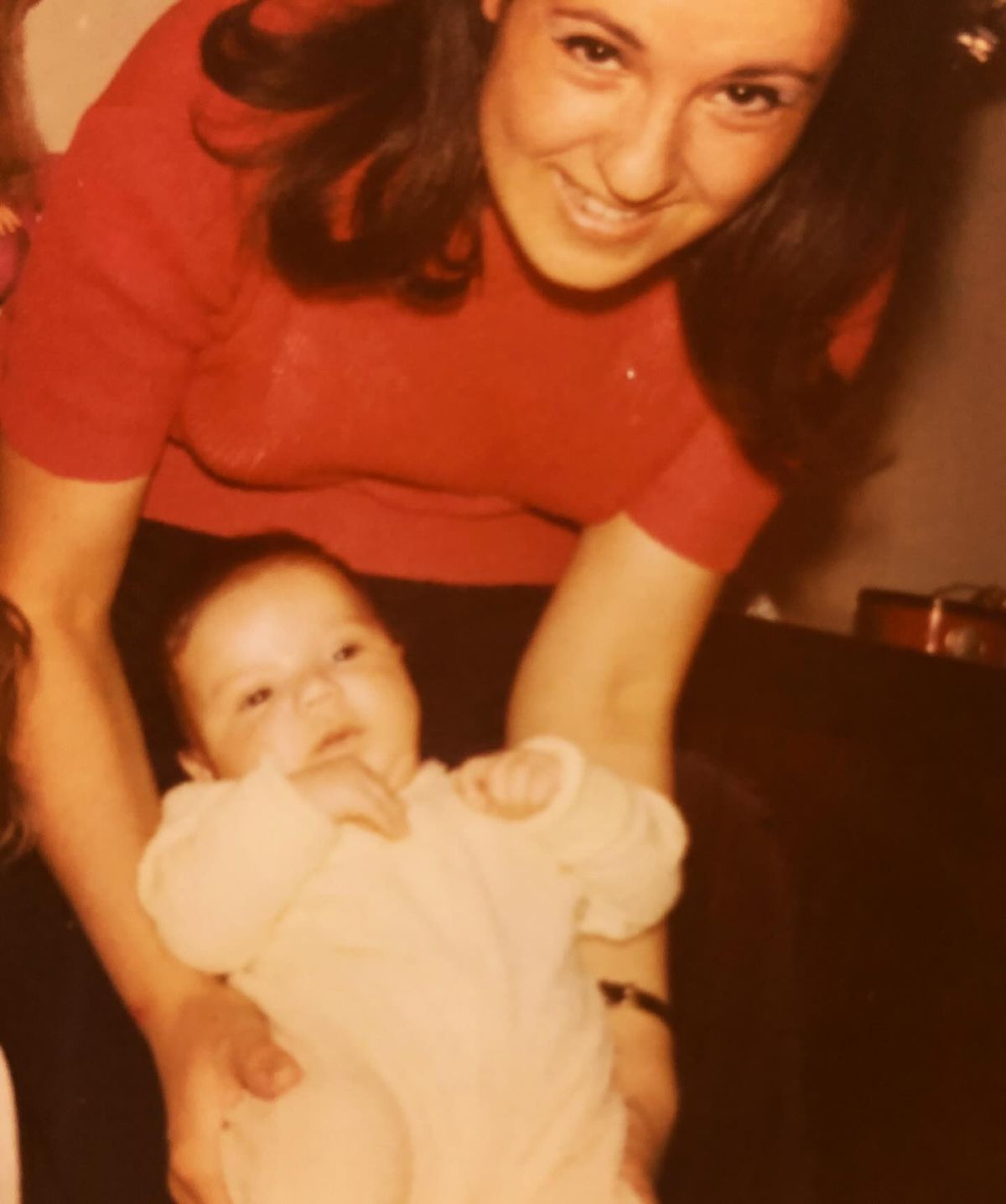 Η τρικαλιώτη με την μητέρα της σε παιδική ηλικία