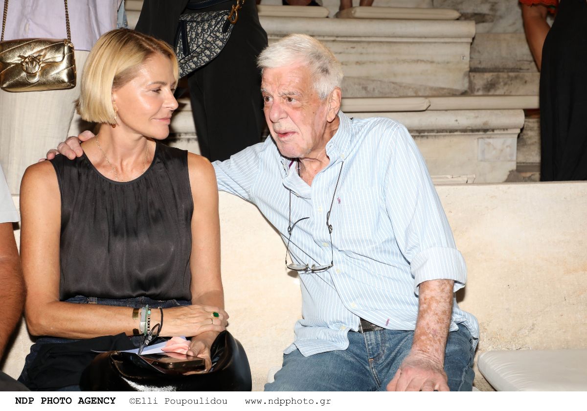 Η Τζένη Μπαλατσινού με τον πατέρα της, Βασίλη, στο Ηρώδειο