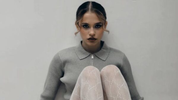 Λευκό καλσον με πουλόβερ