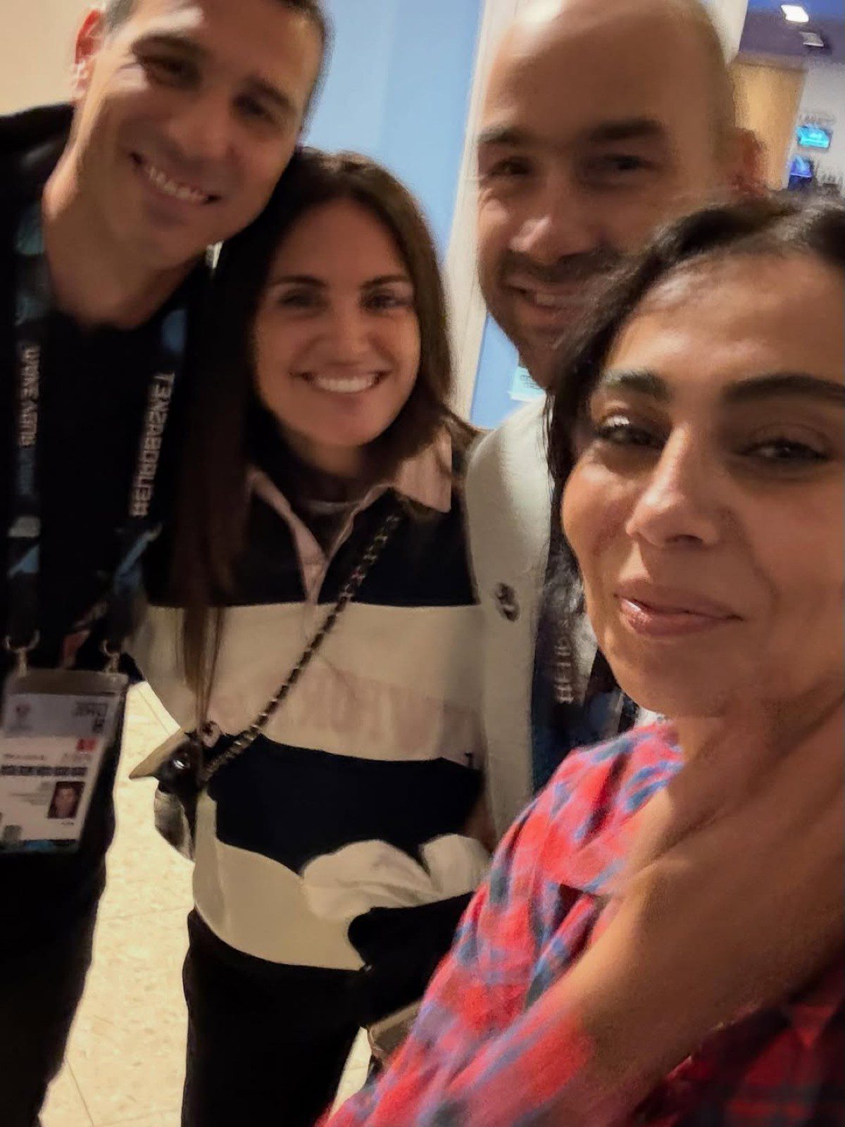 Η Ολυμπία Χοψονίδου και ο Βασίλης Σπανούλης μετά τη νίκη στο Eurobasket με φίλους τους