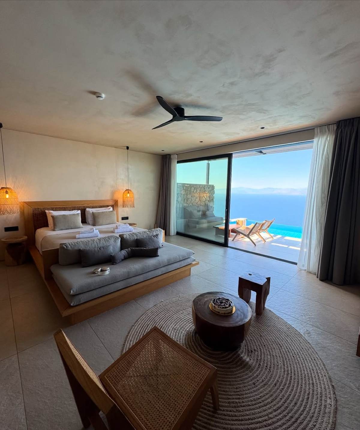 Η Σίσσυ Χρηστίδου σε ξενοδοχείο