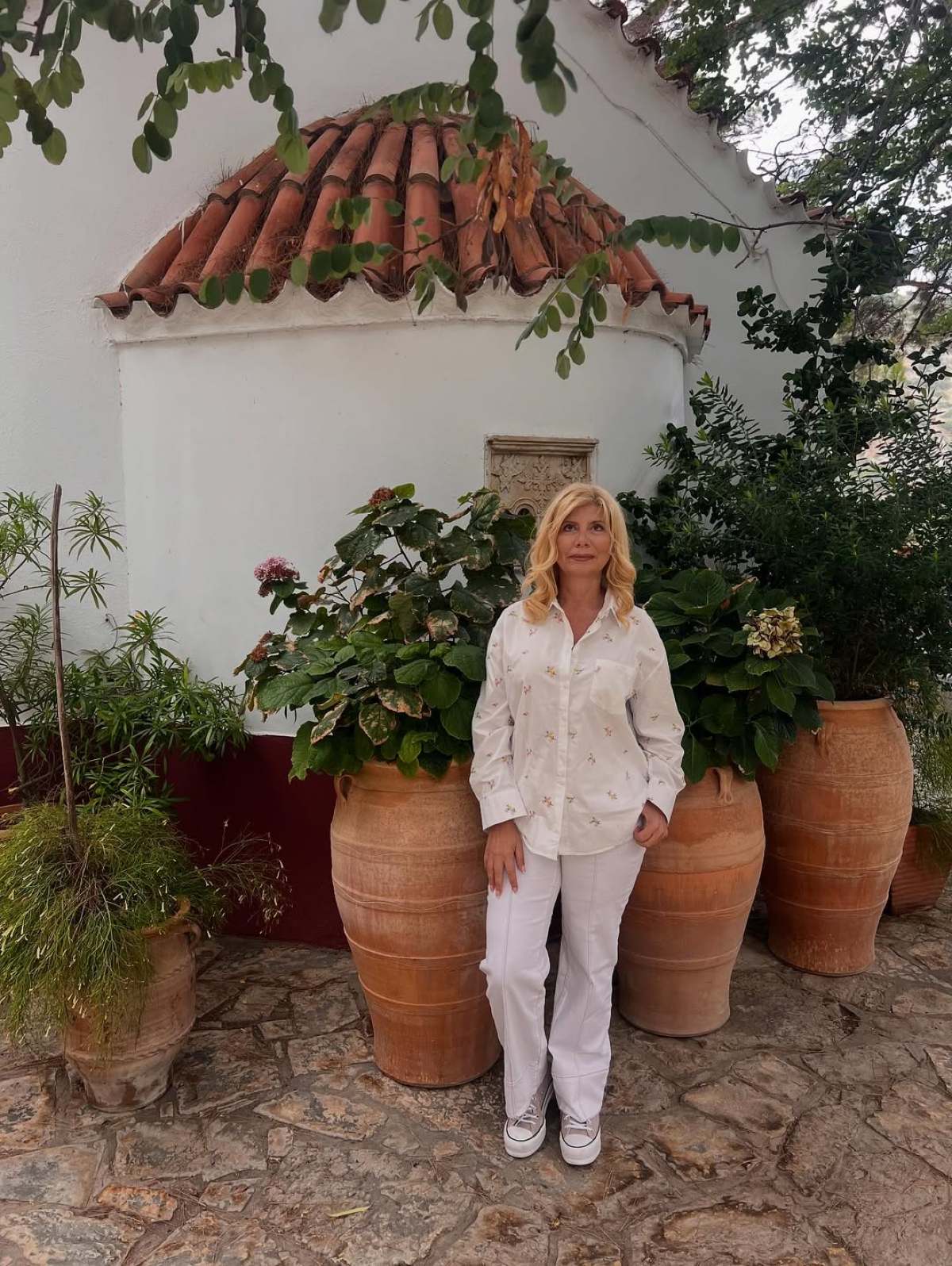 Η Ζήνα Κουτσελίνη σε εκκλησία στην Κρήτη