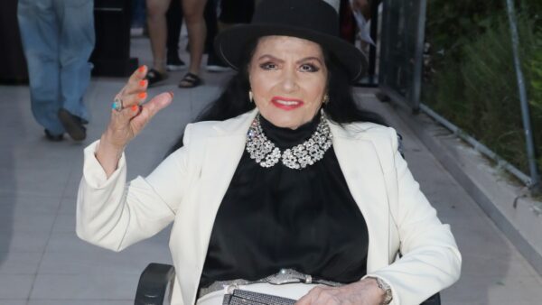 Η Ζωζώ Σαπουτζάκη σε αναπηρικό αμαξίδιο