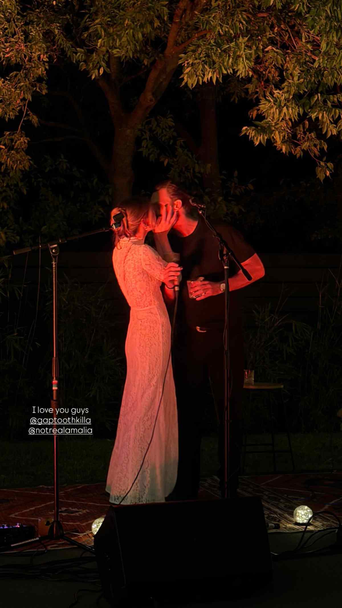 Κωστοπούλου: Το ονειρικό πάρτι αρραβώνων της με τον Medwell μετά τον πολιτικό τους γάμο (Φωτογραφίες)