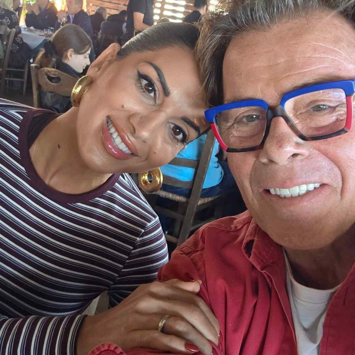 Σταματίνα Τσιμτσιλή: Για φαγητό με τον Θέμη Σοφό και τους συνεργάτες της από το Happy Day - Φωτογραφίες