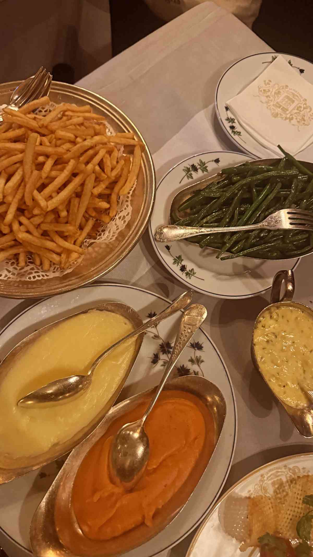 Καινούργιου - Κουτσουμπής: Η παρατήρηση που δέχτηκαν από σερβιτόρο σε εστιατόριο στο Παρίσι