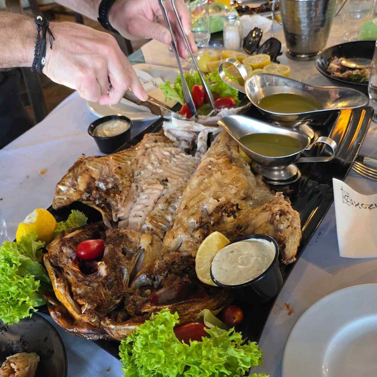 Σταματίνα Τσιμτσιλή: Για φαγητό με τον Θέμη Σοφό και τους συνεργάτες της από το Happy Day - Φωτογραφίες