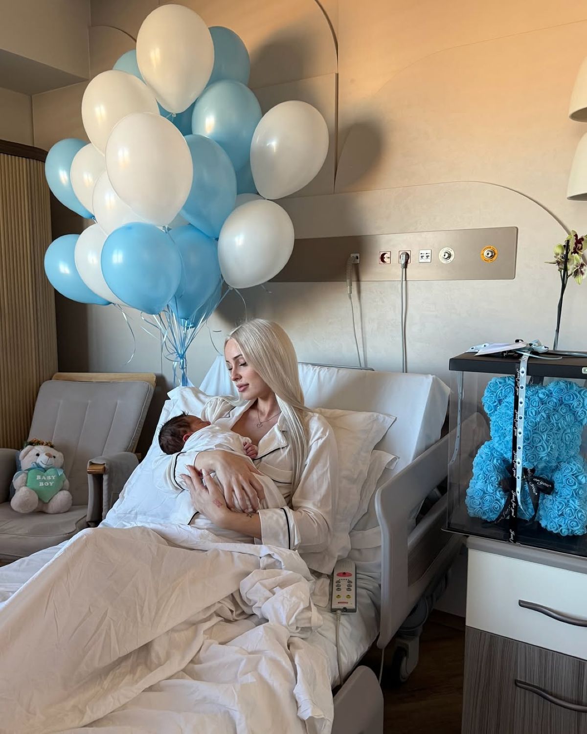 Η Άννα Θεοδωρίδη με το παιδί της