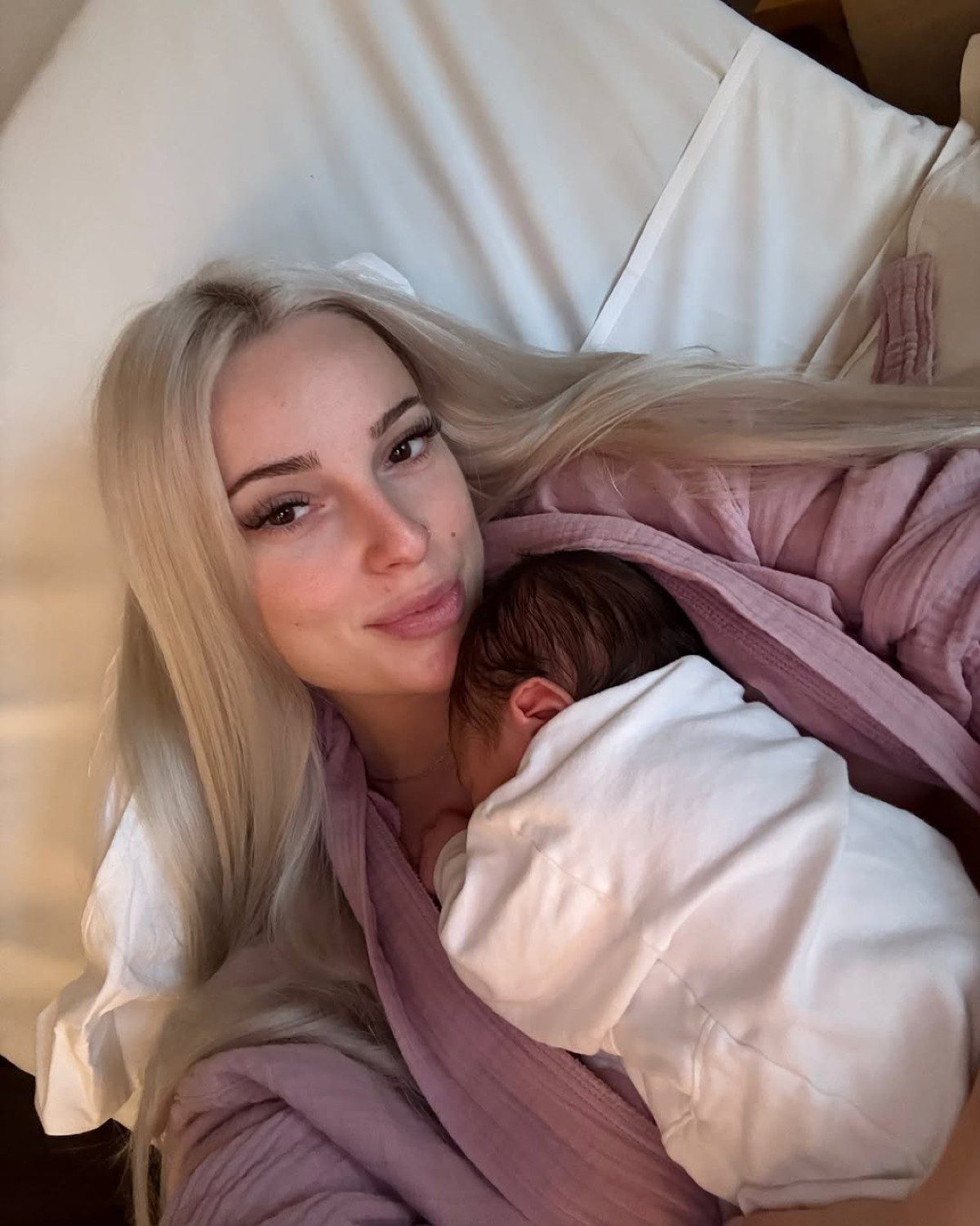 Η Άννα Θεοδωρίδη με το παιδί της