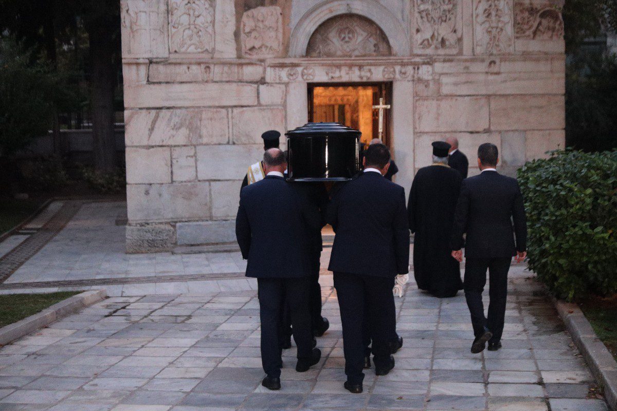 Διονύσης Σαββόπουλος λαικό προκύνημα